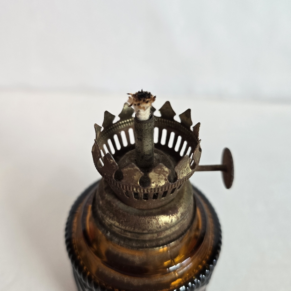 Minature Oil Lamp Made In Hong Kong 8" Tall Amber Stained Glass - Picture 4 of 10